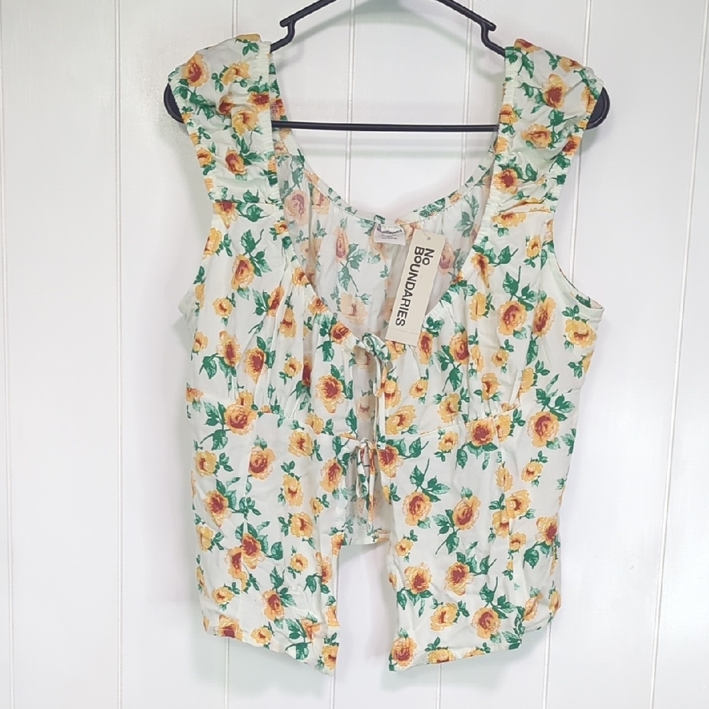 ❤️5/$25 New No Boundaries Floral Print Women's Top - White and Yellow